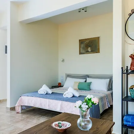 Apartment Aloupi Pool
