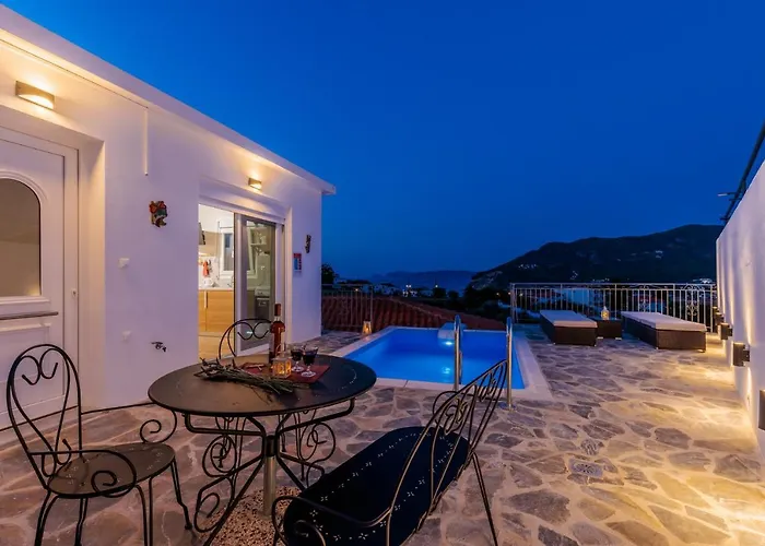 Apartment Aloupi Pool